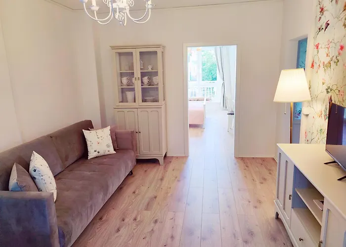 Romantic Alexanderplatz Apartment *